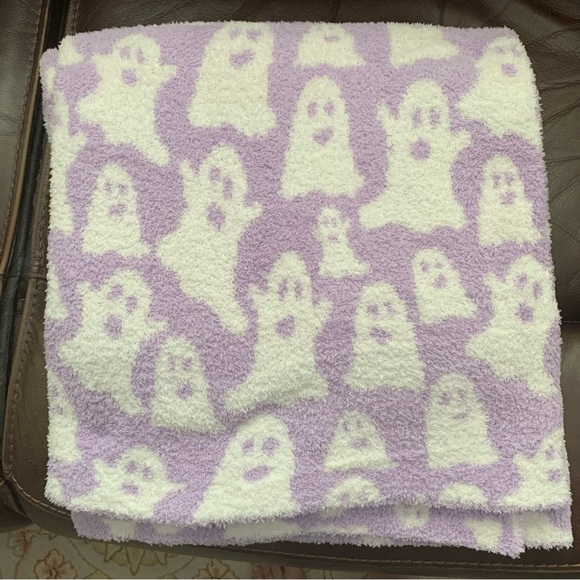 Happy Halloween Lavender Ghost Blanket 50” x 60” Extra Soft Feather Knit Throw - Picture 11 of 11
